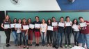 Estudantes do Ensino Médio recebem certificado de curso do Emory & Henry College